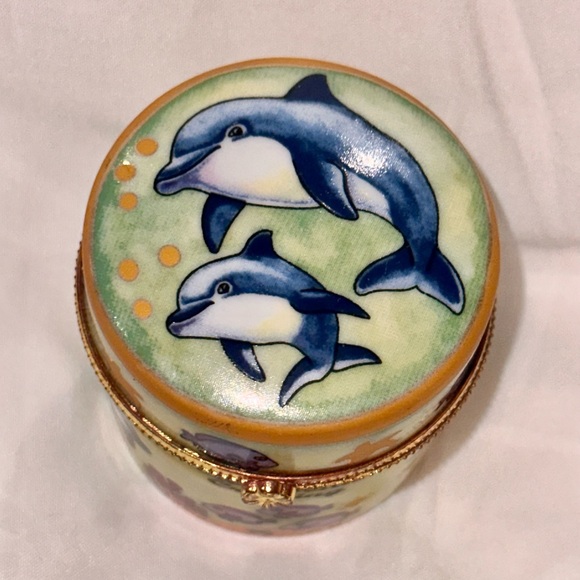 Pill Trinket Snuff Box Caribbean Cruise Dolphin Colorful Motif Brass Hinged - Picture 2 of 7